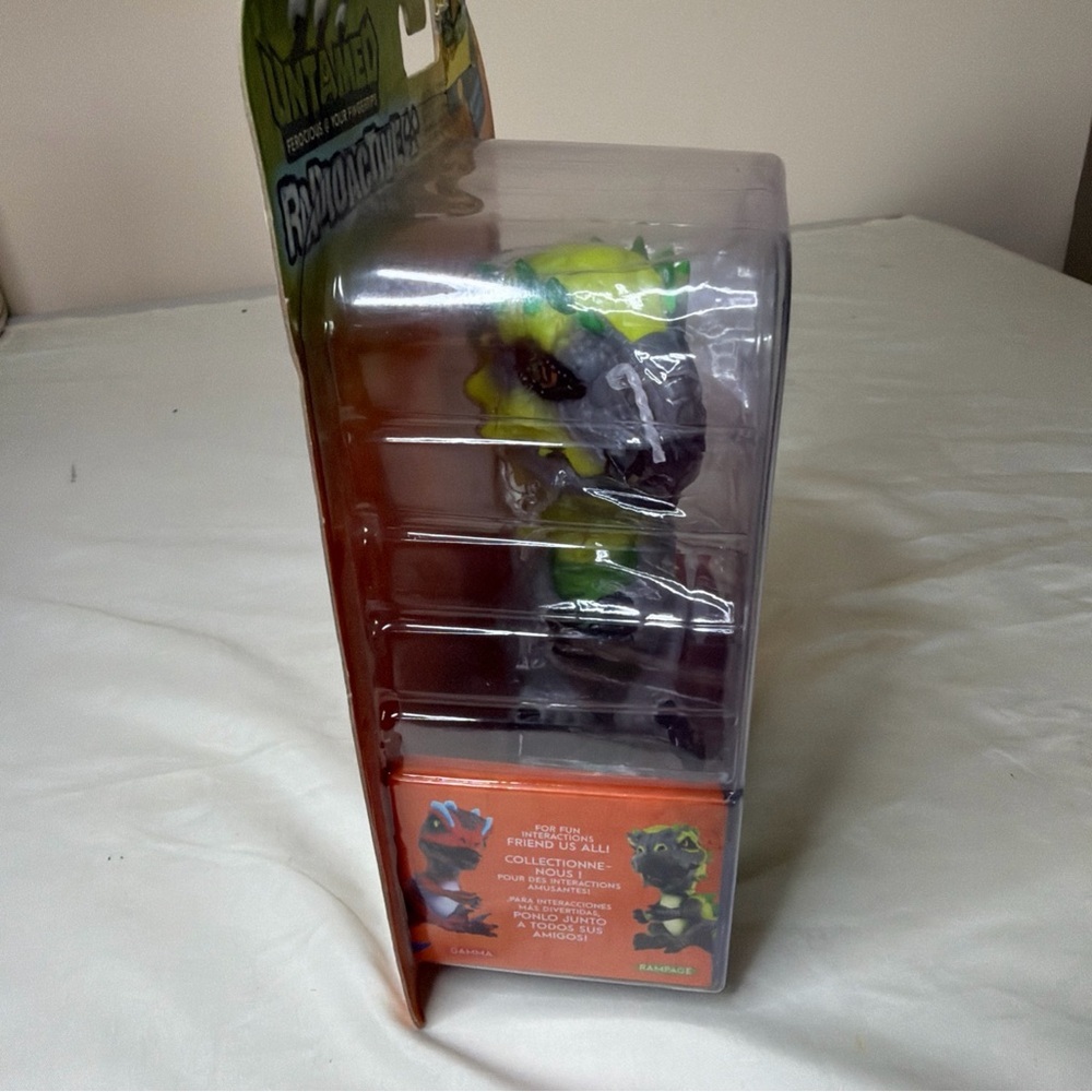 Rampage Stegosaurus Action Figure - Green & Gray - Picture 4 of 7